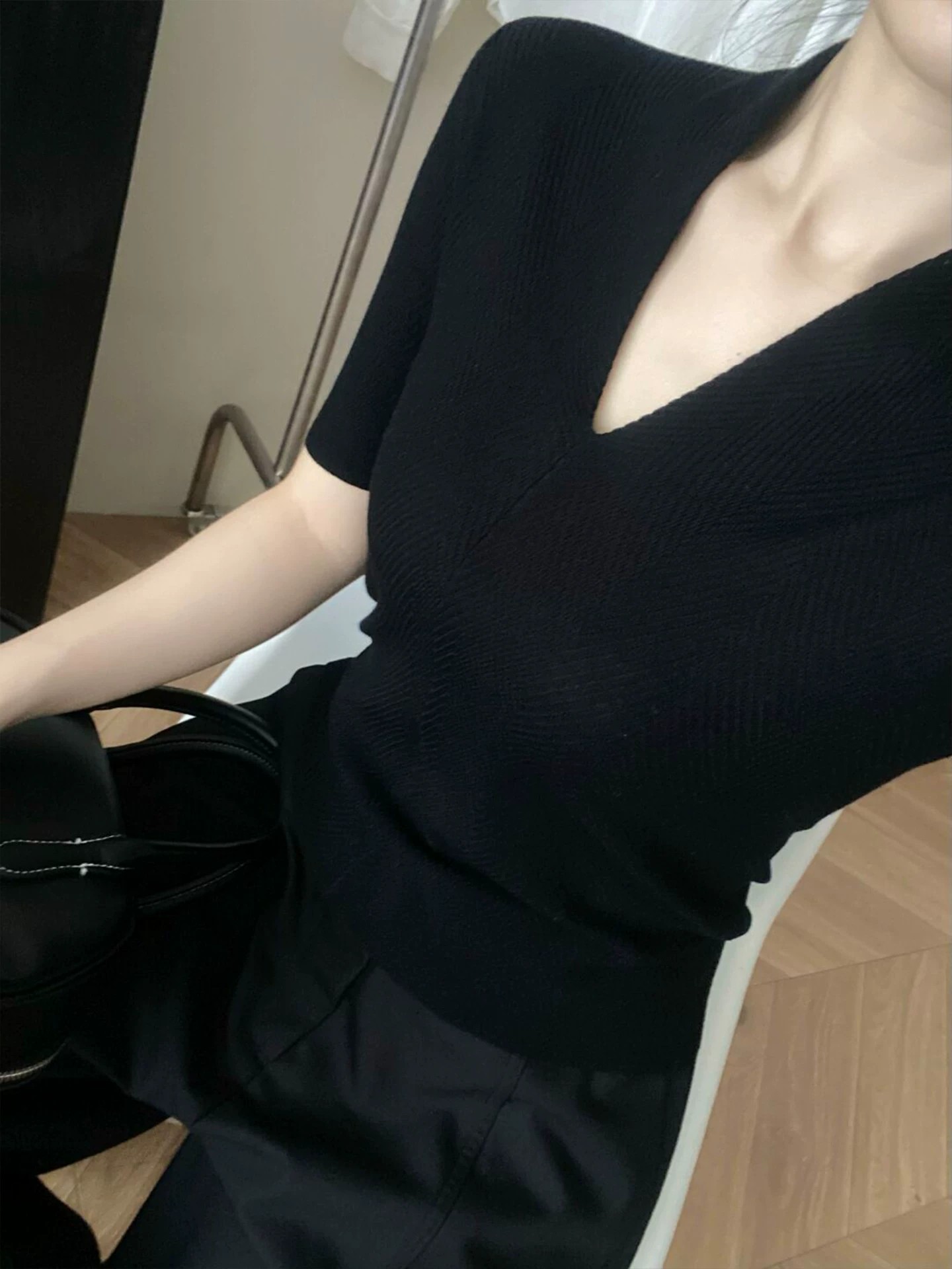 Light Luxury High-End White V- - Women Fashion Styles 评论和价格