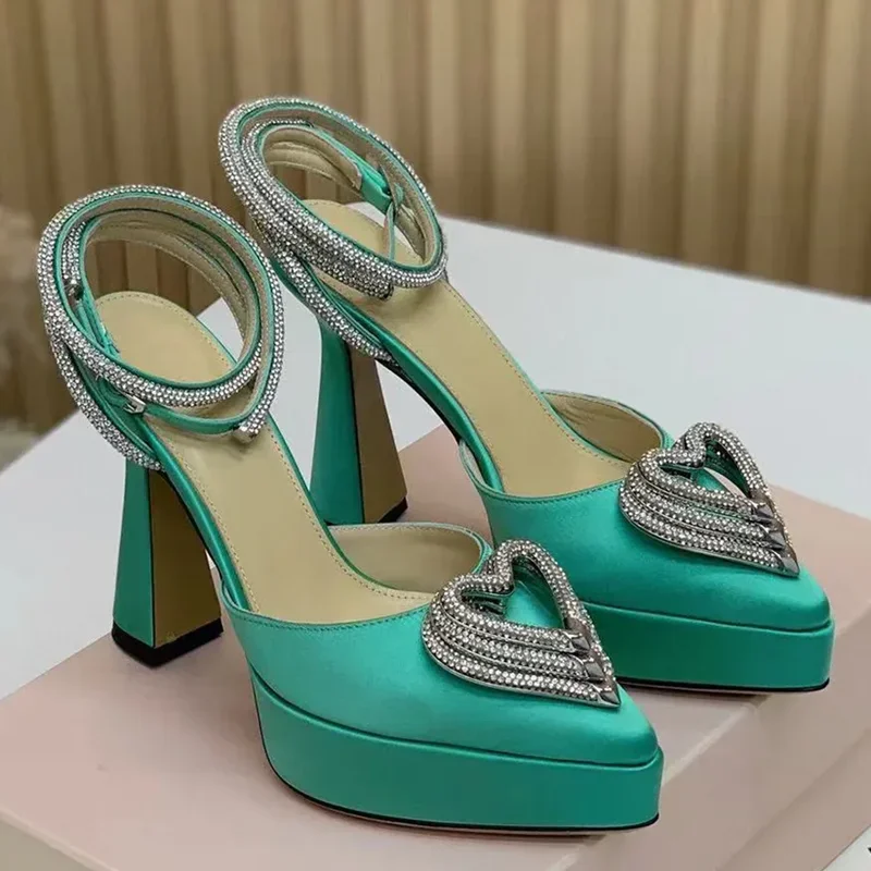 Platform Crystal Love Decorati - Women Fashion Nova 评论和价格
